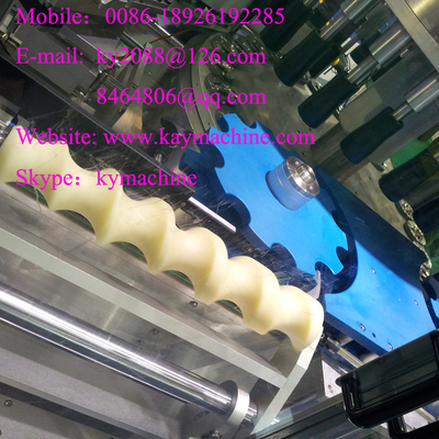 plastics worm screws Worm screws able to divide onto two lines shaped containers. Screws able to rotate big cluster pack